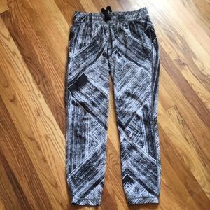 Lululemon on the fly pants